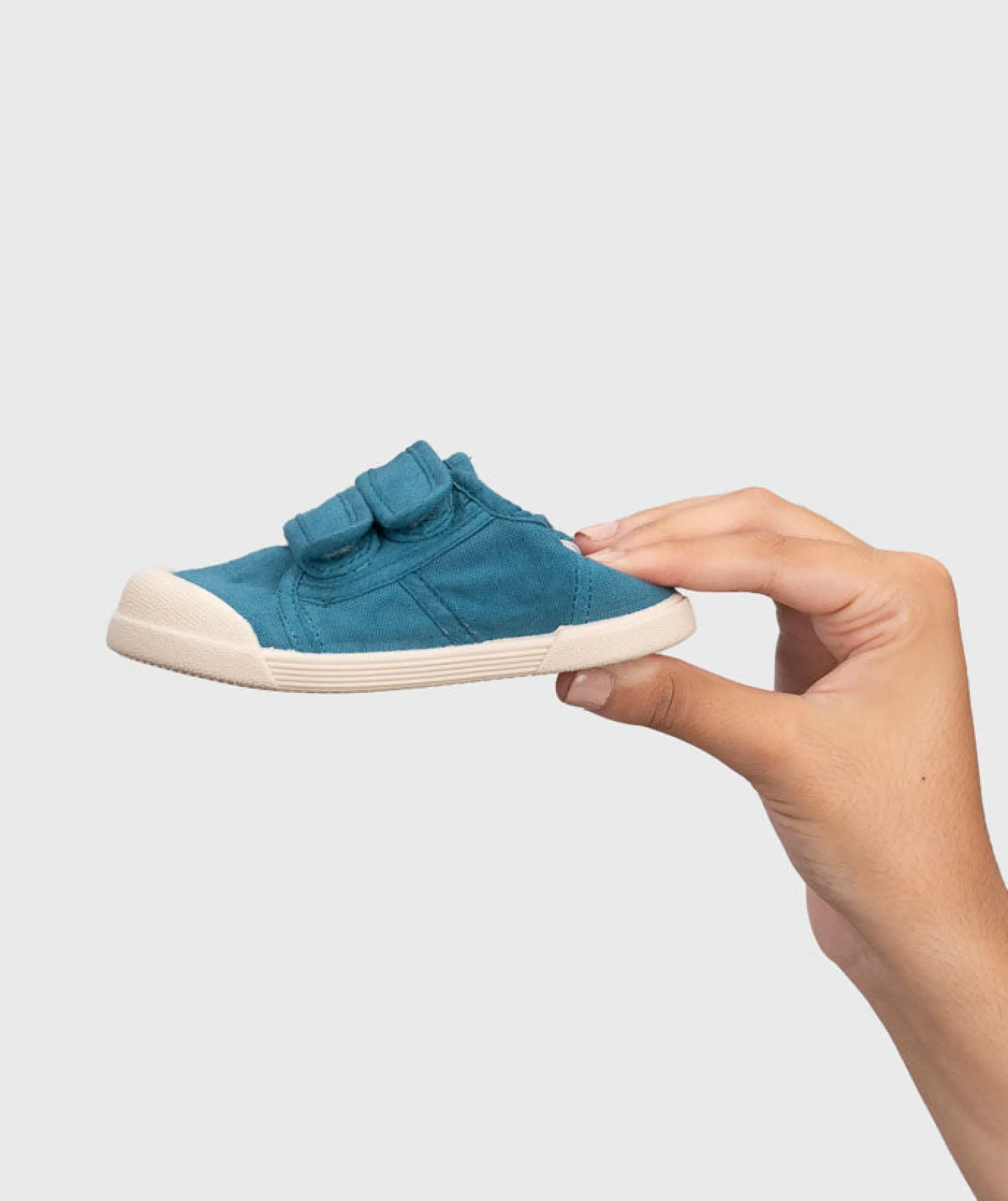 Igor Boy's and Girl's Lona V Shoes, Petroleo Outlet