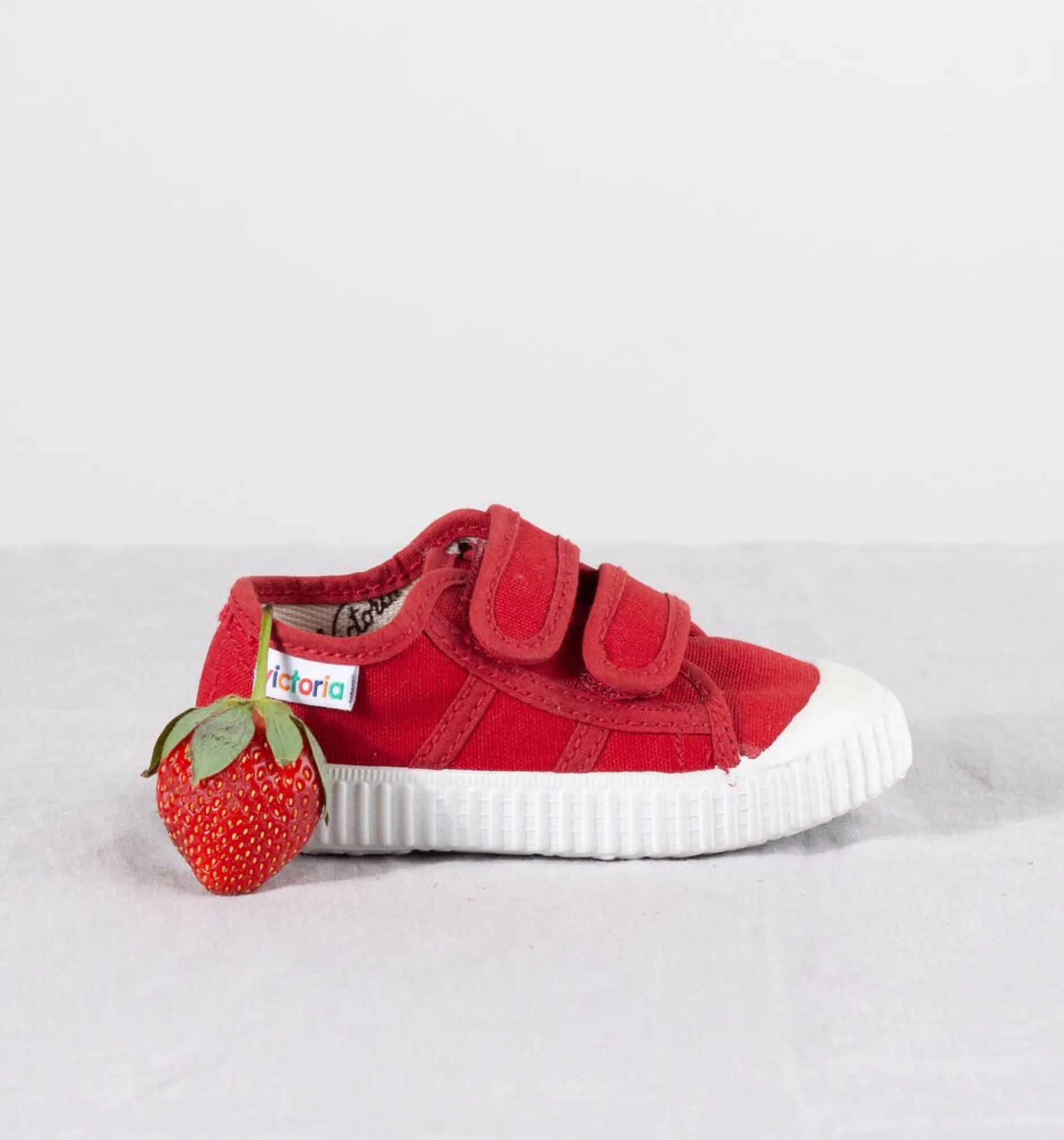 Victoria Boy's and Girl's Sneakers - Carmin Clearance
